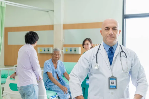 Dr. Andrés Molina